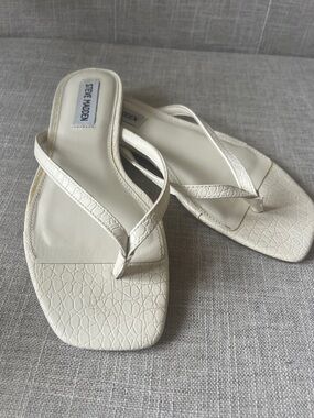 Steve Madden Cream Croc-Embossed Thong Sandals
